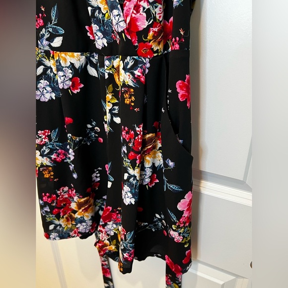 Express Black Halter Floral Romper Size 12 - Picture 5 of 9